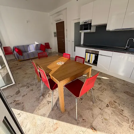 - Gabriella Capiago Intimiano